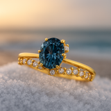 Stella di Marea – Złoty pierścionek z niebieskimi kryształami i cyrkoniami