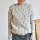 Victoria | Elegancki szary sweter z dekoltem w kształcie "U"