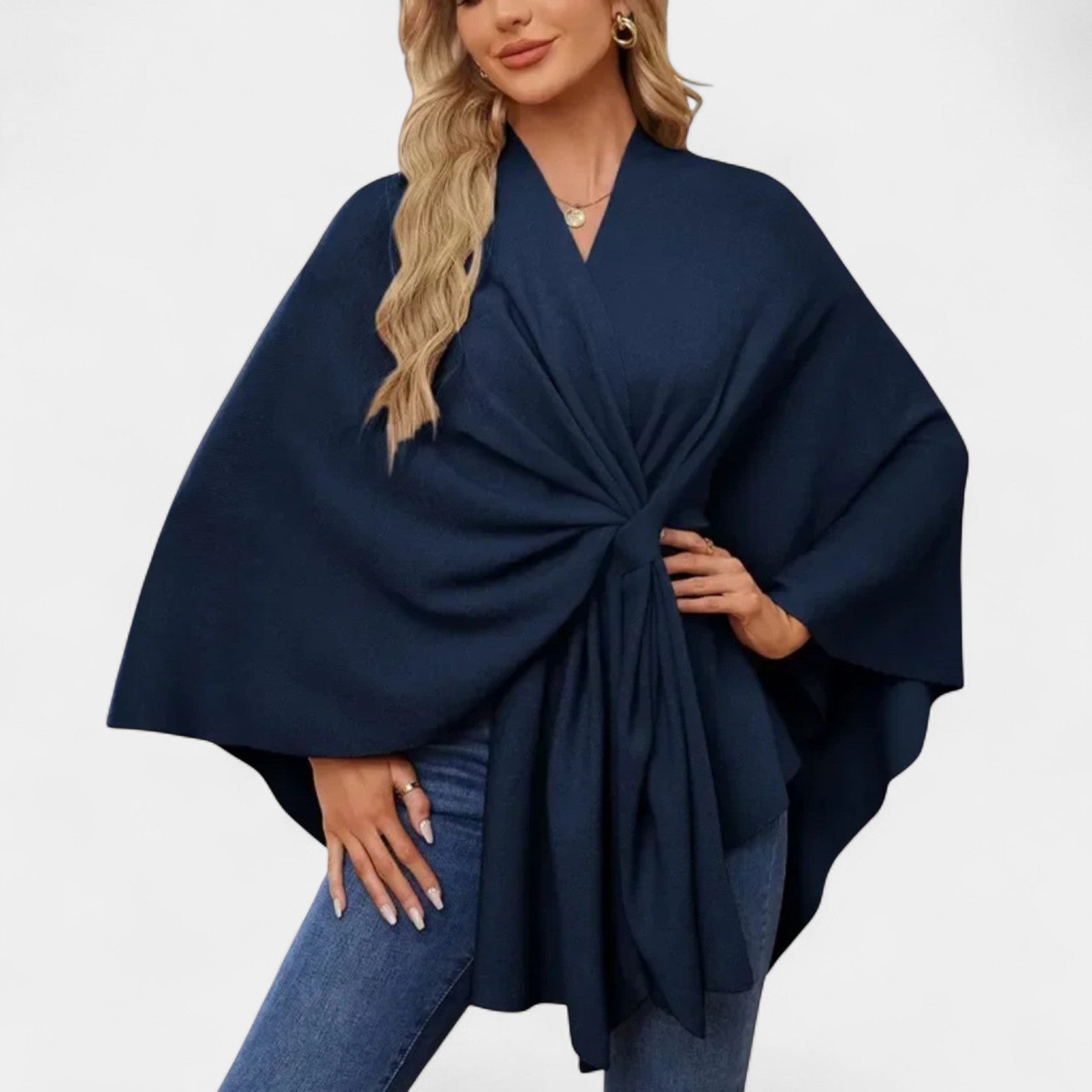 Daniela – Eleganta, gaisīga pončo blūze ar mezglu