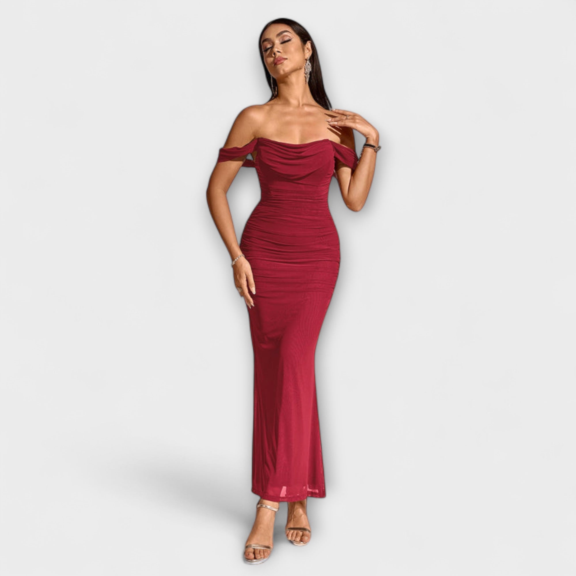 Ione - Sukienka Bodycon z odkrytymi ramionami i marszczeniem